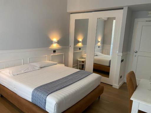 Hotel Barbarella Swimming - Housity