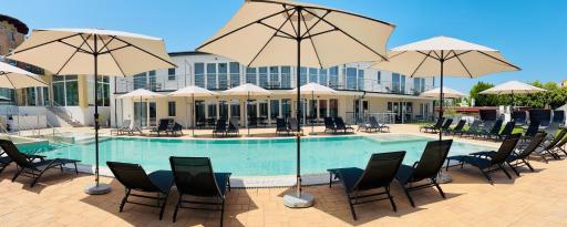 CE Plaza Hotel - Housity
