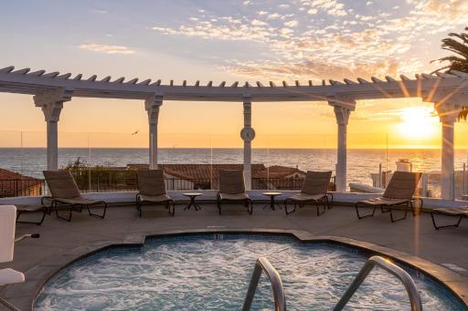 Carlsbad Inn Beach Resort - Housity