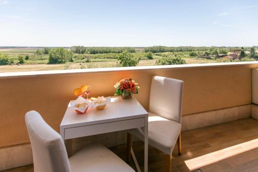 Alloggio turistico Leonardo Home- Fiumicino Airport, 2m in treno- Rome, 20m in treno- Fiera, 2m in treno - Housity
