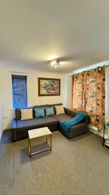 Orchid Cotswold Stone house - Housity