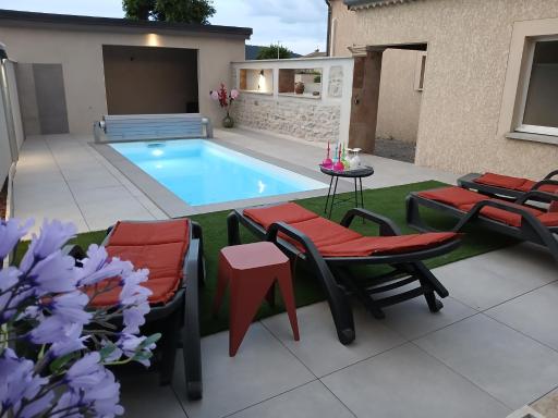 Gîte L'Ardétente piscine privée & accès SPA, massages & rando nature 30 mn Vallon Pont d'Arc - Housity
