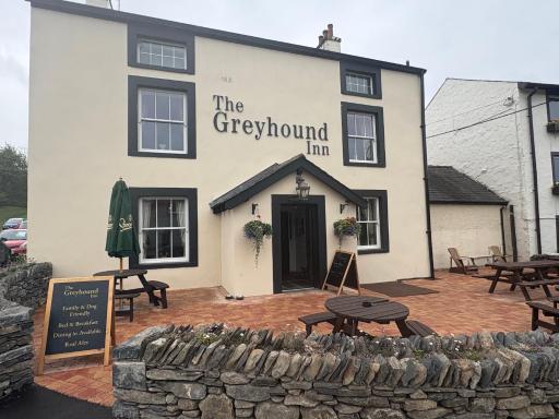 The Greyhound Inn - Housity