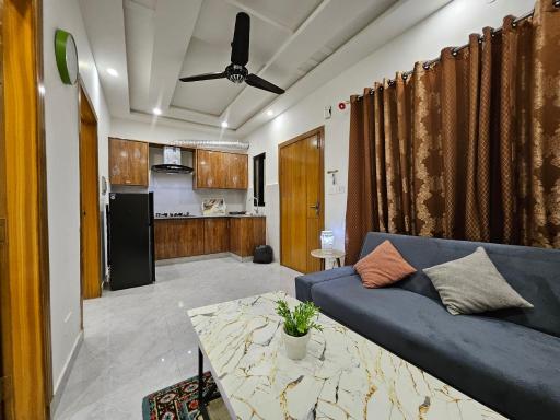 StayNova - Transit Apartment near Motorways & Airport - Housity