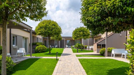 Aurora ApartHotel - Housity