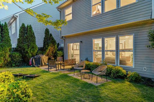 Suburban Family Retreat - Outdoor Garden -sleep 10 - Housity
