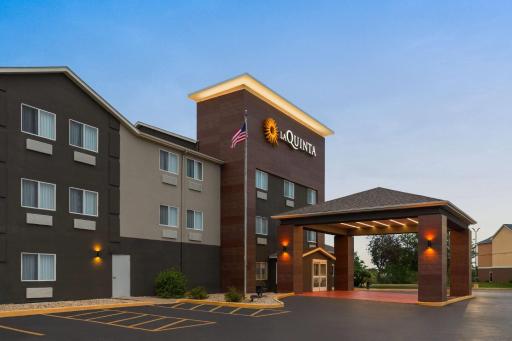 La Quinta Inn & Suites by Wyndham Peru Starved Rock St Park - Housity
