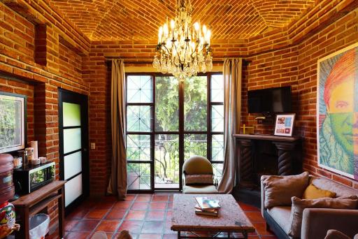 Be a Diva in the Queen's Suite at Inn Ajijic - Housity