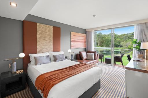 Lakeside Hotel and Conference Centre - Housity