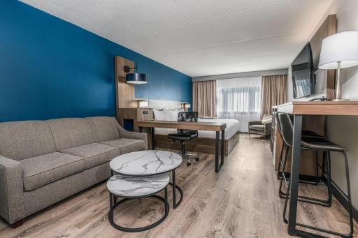 Comfort Suites Kingston Central - Housity
