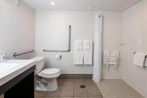 Comfort Suites Kingston Central - Housity