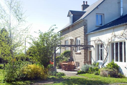 La Nesliere Chambres d'Hôtes Bio - Housity
