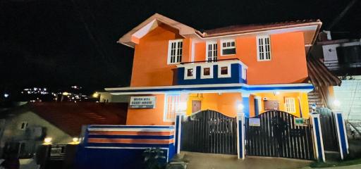 Seven Hill Guest House - Housity