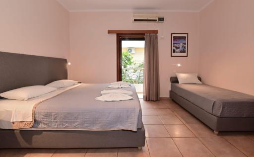 Beachfront Zygos Studios - Housity