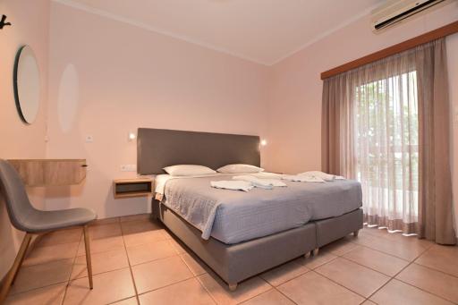 Beachfront Zygos Studios - Housity