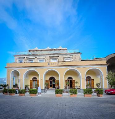 Hotel Bonadies - Housity
