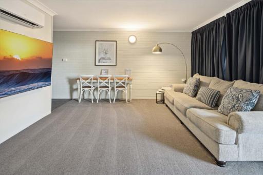 Beachfront 549 Apartments - Housity
