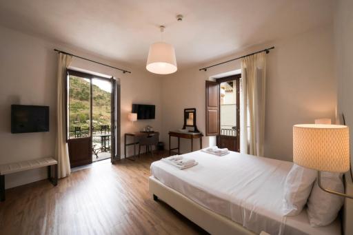 Sopra Le Mura - Housity