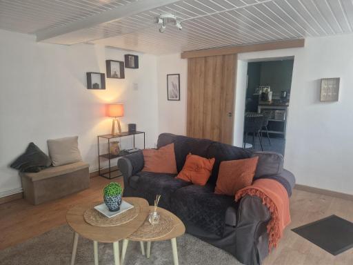 Petite maison chaleureuse avec parking - Housity
