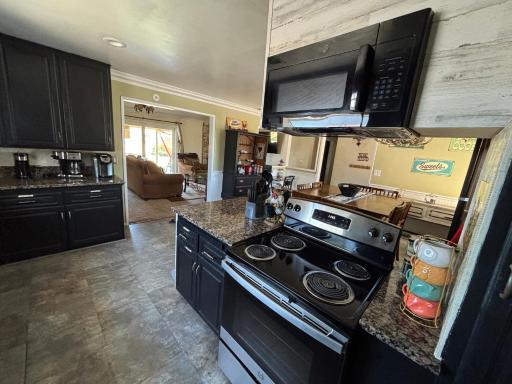 Peaceful & Cozy 3 bedroom Ranch-Home w/Fireplace - Housity