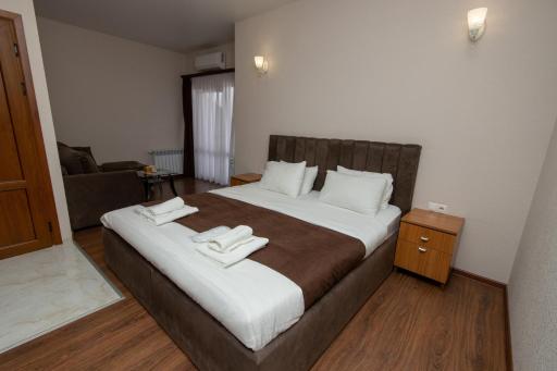 Hillside Guest House - Housity