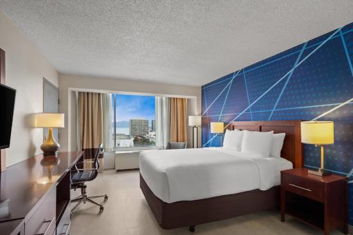 Comfort Inn By the Bay - Housity