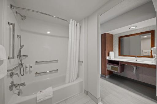 Comfort Inn By the Bay - Housity