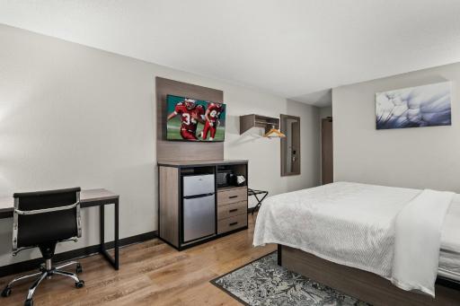 Red Roof Inn PLUS Belleville - Housity
