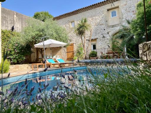 La Maison Des Autres, piscine chauffée, chambres d'hôtes proches Uzès, Nîmes, Pont du Gard - Housity
