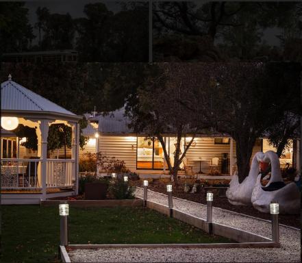 Tell Tales Bed & Breakfast - Housity
