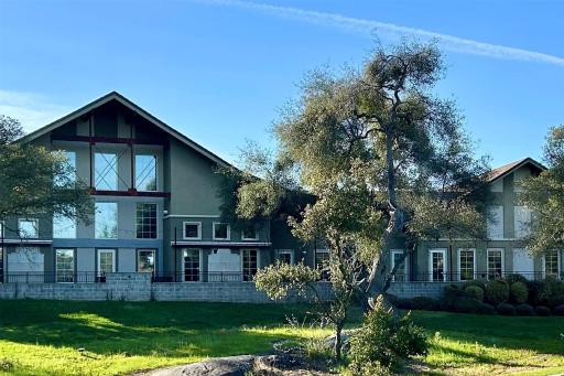 Rocklin Park Hotel - Housity