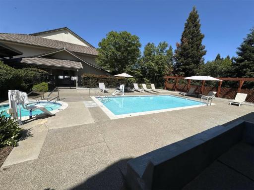 Rocklin Park Hotel - Housity