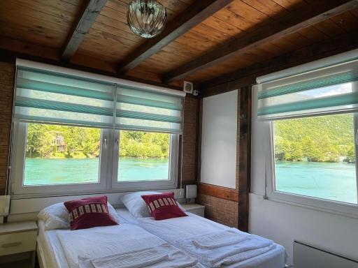 Rooms and Apartments Neron Bihać - Housity