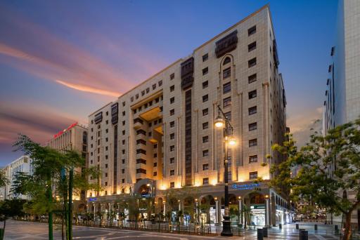 Golden Tulip Al Shakreen - Housity
