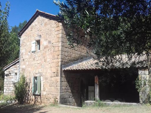 Charming stone house with shared pool, Chambonas - Housity