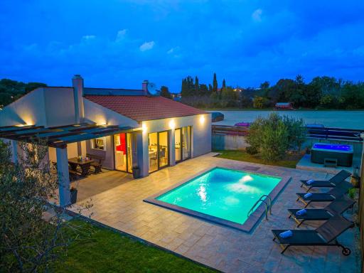 Bobo Family house with pool - Housity