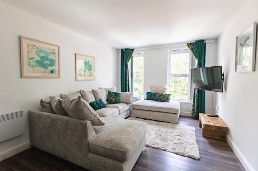 Platform West Hull 2 bed Apartment with Parking - Housity