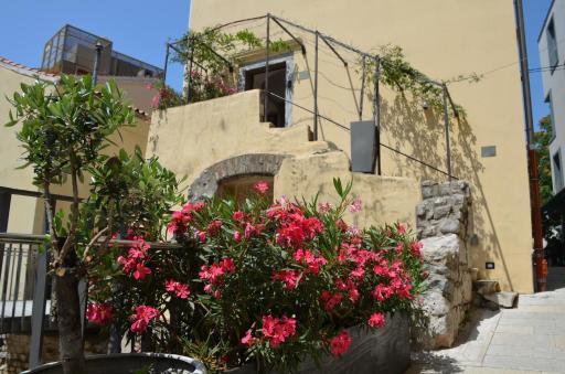 Old Town Inn - Housity