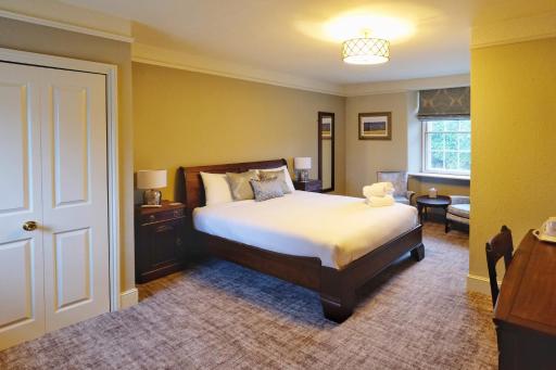 The Greyhound Inn - Housity