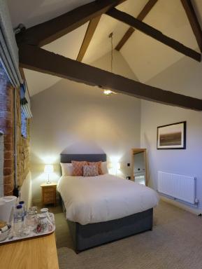 The Greyhound Inn - Housity