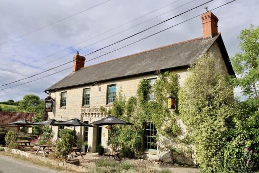 The Greyhound Inn - Housity