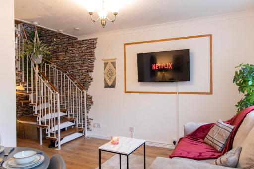 One-Bedroom Apartment By Real Lush Properties In Langsett - Housity