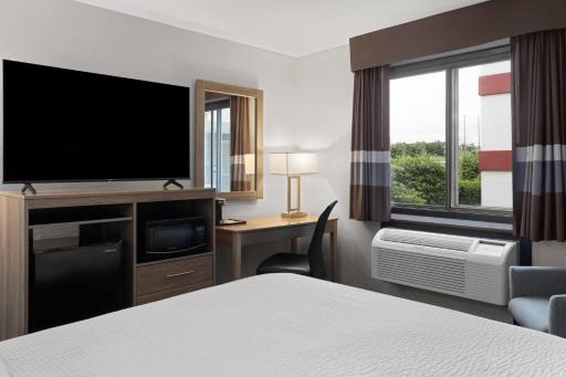 Ramada by Wyndham Cedar Rapids South - Housity