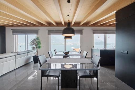 Luxury Lakefront Penthouse - Housity