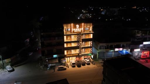 Jannat Hotel - Housity