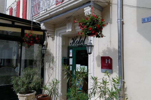 Hotel Du Commerce - Housity