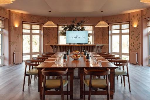 Deans Place Hotel - Housity