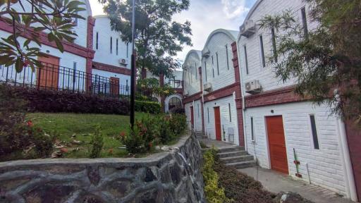 Urbanest Inn Castle Resort - Housity