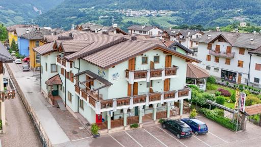 HC Hotel Garni - Rooms and Apartments - Housity