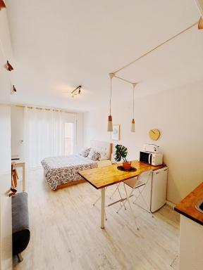 Tropical Apartaments Euroviajeros - Housity